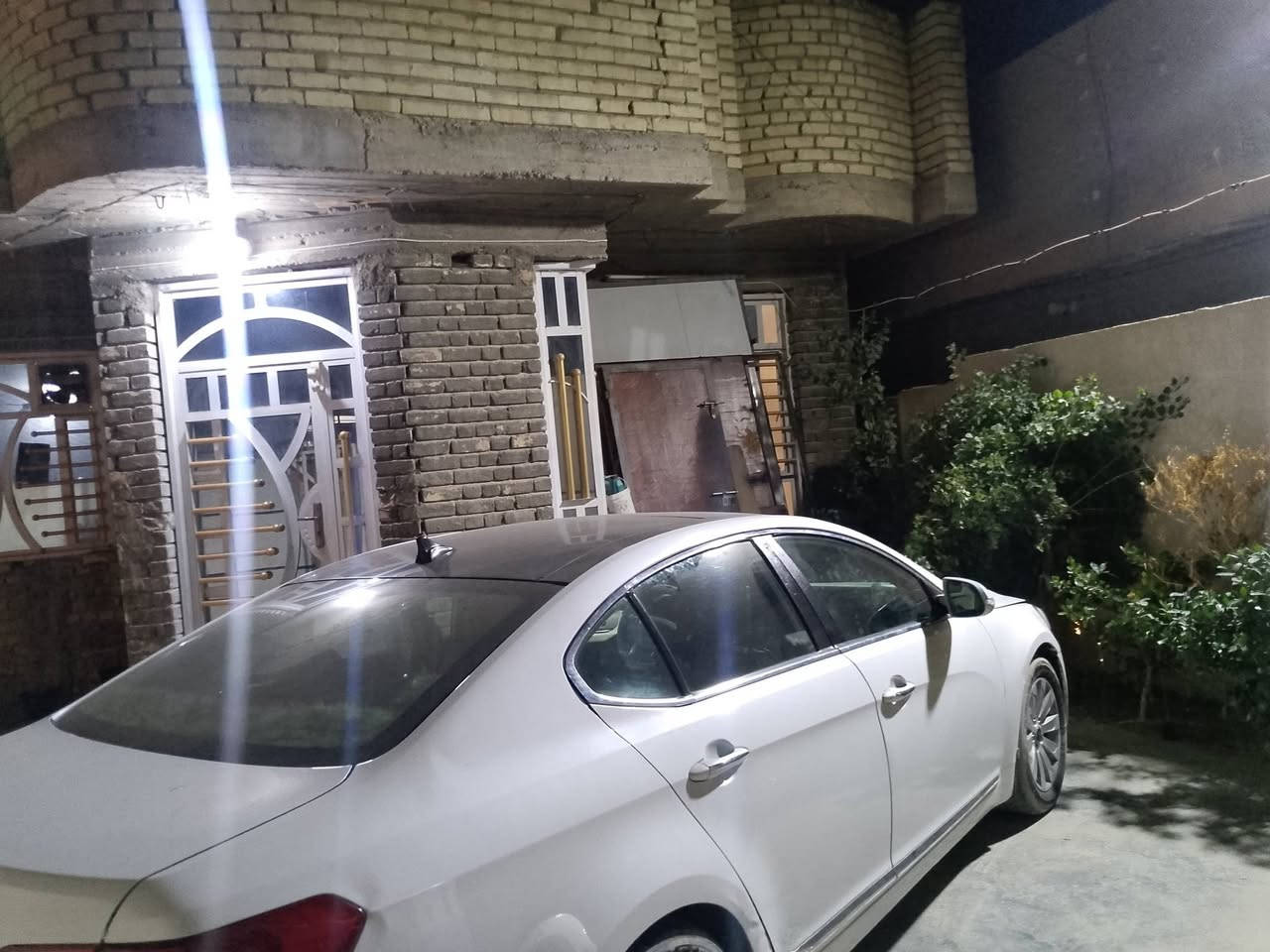 بيت للبيع في الصابيات قرب جسر الدوار المساحة 200متر واقع حال الزراعي القريه اسم المنطقه طابق واحد فول البناء طابوك *********** السعر 80مليون بيه مجال بسيط التفاصيل في المقطع الفيدوه
