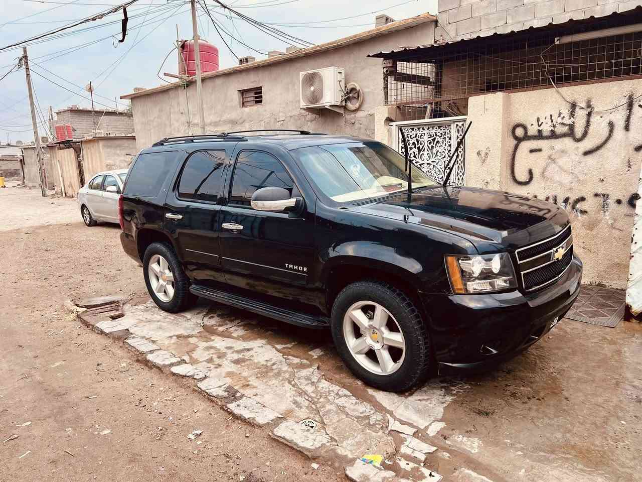 تاهو ( ) الموديل 2010 اسود خليجي داخل عسلي السياره كارتون كلش جديده كفاله من الضربه والگص والفتح والصبغ كفاله عامه برغي مامفتوح بيها طخم تاير جديد كواتم ابلاد تبريد 3قطع من كل النواحي  جاهزه السعر خاص واتساب  اوبلخدمه هاتف***********  البصره
