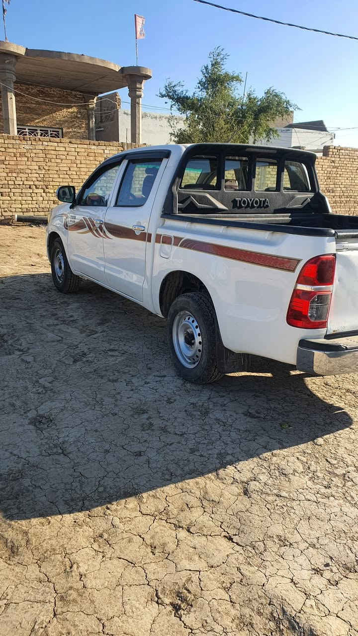 السلام عليكم للبيع بيكم هايلوكس موديل2013 رقم واسط تحويل مباشر مكفوله السعر 180 وبيه  مجال الشراي 
***********
***********
