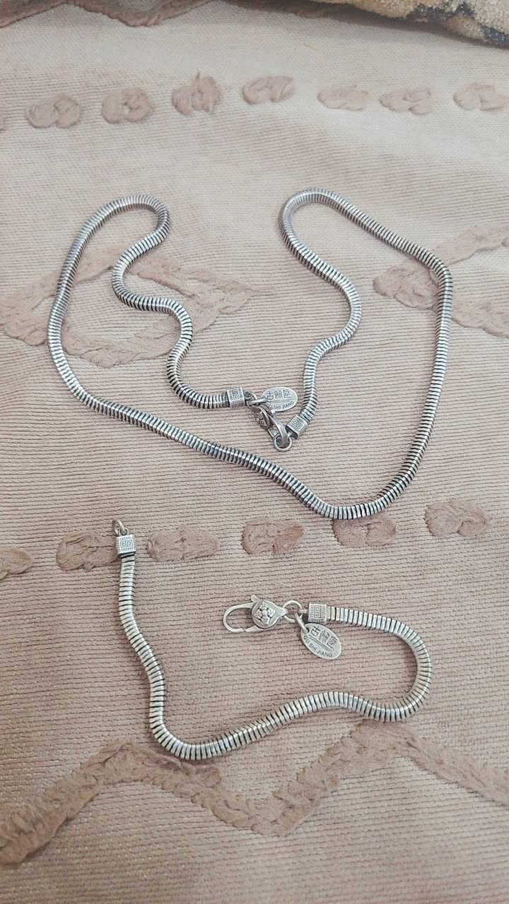 السلام عليكم زنجيل وسوار البيع فضه 925 الوزن 57 غرام


**إذا كنت صاحب هذا الإعلان وتريد حذفه لأي سبب، رجاءا أرسل رسالة إلى الدعم الفني**