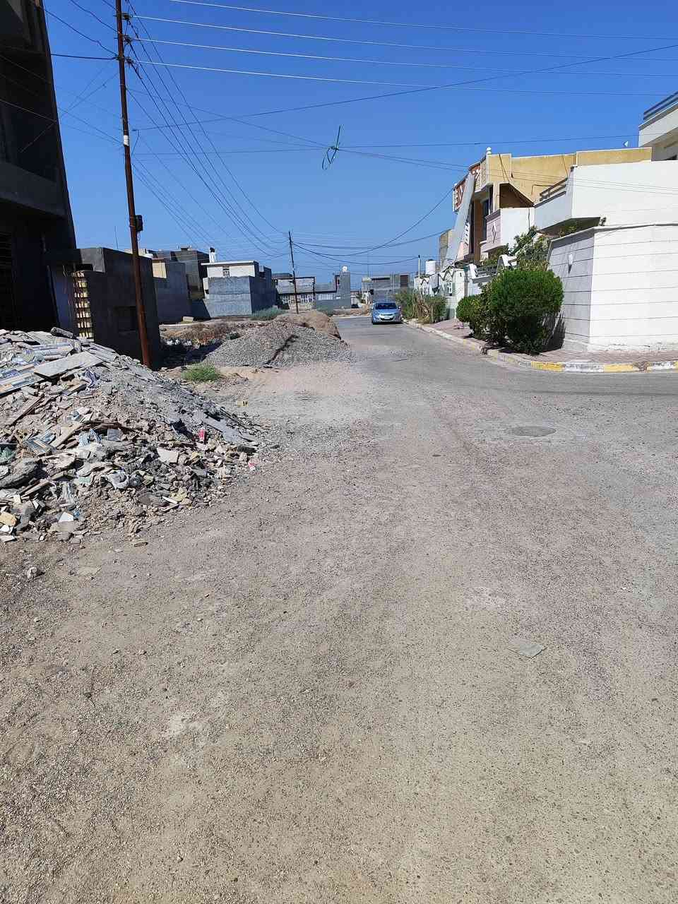 السلام عليكم اخوان قطعه أرض للبيع طابو صرف في منطقه المدائن منطقة كامله من الخدمات  مساحتها 150متر الواجهه 7ونص النزال 20متر منطقة سكنية وقريبه على مرقد سلمان  المحمدي الاستفسار مراسله الصفحة او الاتصال على الرقم التالي ***********
