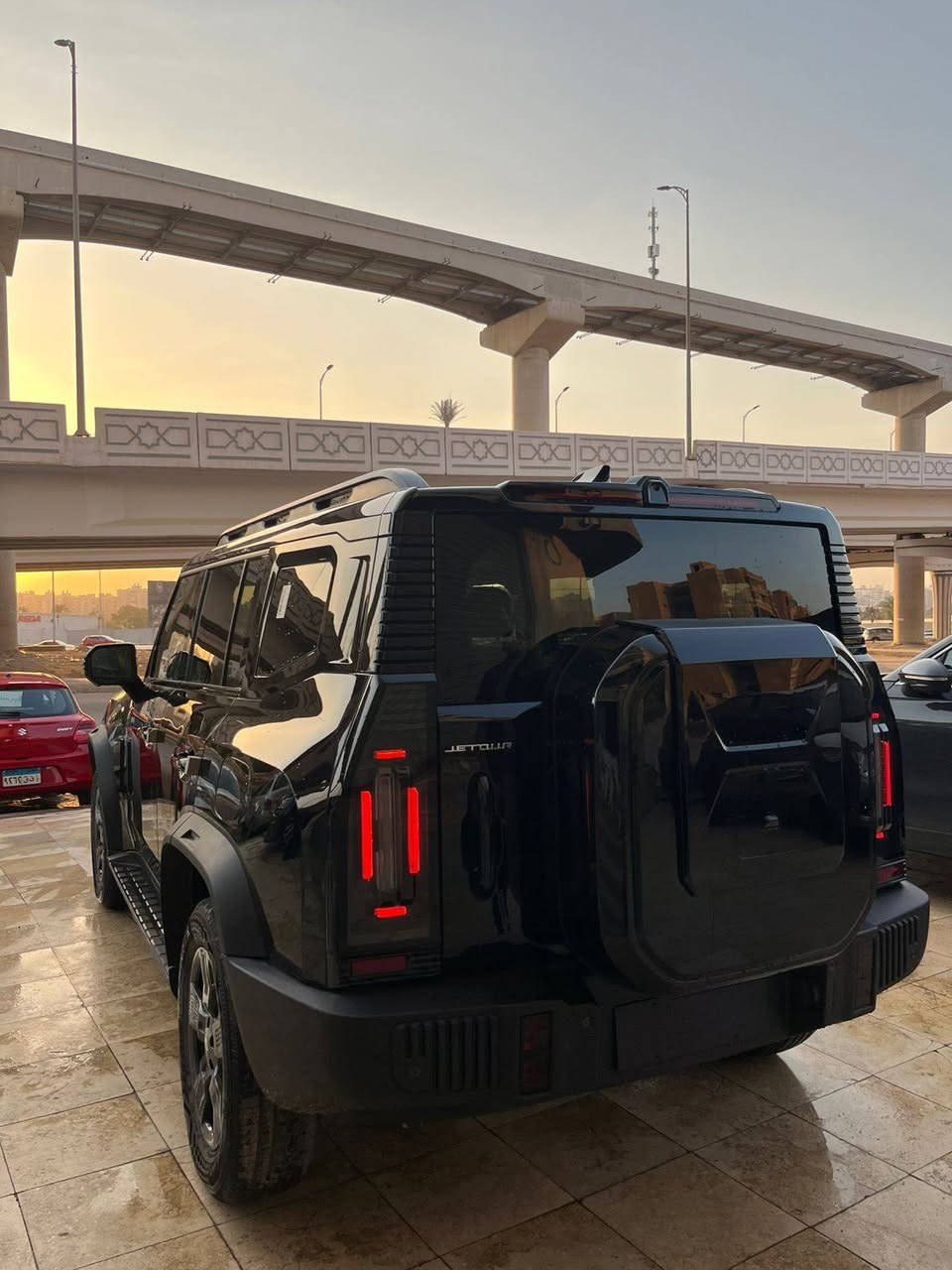 * جيتور T2 2026

- *المحرك:* 1.5 لتر تربو، 184 حصان
- *المنشأ:* صيني
- *الضمان:* 6 سنوات أو 150,000 كم

التجهيزات الداخلية:
1. فرش جلد كامل
2. 2 كرسي كهرباء
3. مبردات کراسی
4. زجاج فاميه
5. هاند رست خلفي
6. طارة مالتي فانكشن
7. بلوتوث
8. شاشة تاتش 12 بوصة
9. تكييف تاتش
10. عدادت دیجتال
11. بصمة داخلية

التجهيزات الخارجية:
1. جنوط اسبور مقاس 18
2. كاميرا 360
3. فتحة سقف بانوراما
4. بصمة خارجية
5. ليدات امامية وخلفية

أنظمة الأمان:
1. 4 ايرباج
2. النقطة العمياء
3. سنسور بارك امامى
4. سنسور بارك خلفى
5. ABS / EBD
6. فرامل يد تاتش
7. مانع انحدار
8. مانع انزلاق

وسائل الترفيه:
1. مثبت سرعه
2. APPLE CAR PLAY
3. ANDROID AUTO
مدينه نصر 

رقم للتواصل 
010 94784991


**إذا كنت صاحب هذا الإعلان وتريد حذفه لأي سبب، رجاءا أرسل رسالة إلى الدعم الفني**