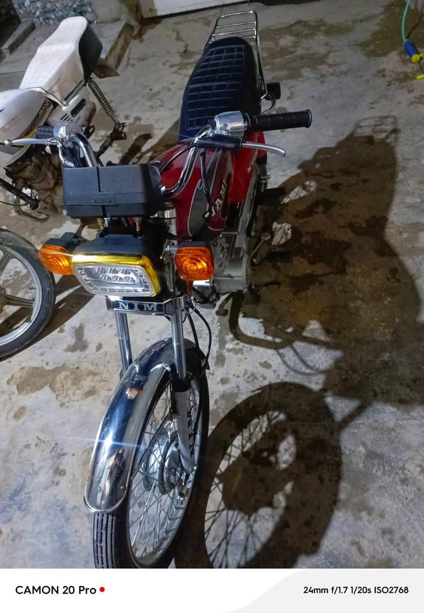 نامة امتياز اوراق كاملة مصارلي شهر من نزلتهة دراجة جديدة خير من الله مكينة خرسة الدراجة برغي نقص مابيهة تجي وتشوف بعينك شرط احلة من الصورة دراجة جديدة للاستفسار الاتصال على ***********
موديل 26
