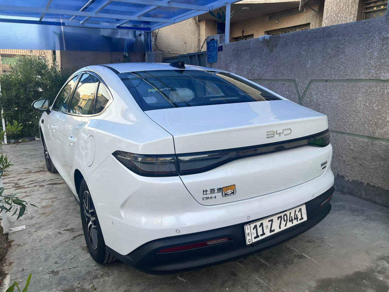 السلام عليكم 
للبيع BYD  2025
سيل 5 
 فول مواصفات أعلى فئه 13 كامره وبصمه وفتحه وكشن كهرباء ركن تلقائي وكارت 

كفاله عامه من الزلغ والرصعه 

ماشيه 800 كيلو فقط 

رقم بغداد بسمي شخصيآ

مكان السياره بغداد 

الرقم ***********
