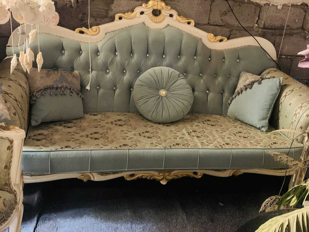 سلام عليكم تخم ثنين كبار و4صغار
زان مصري 
مستخدم شي قليل نضافه100/100
مكان بغداد 
***********بي واتساب 
سعر مليون ونص وبي مجال
