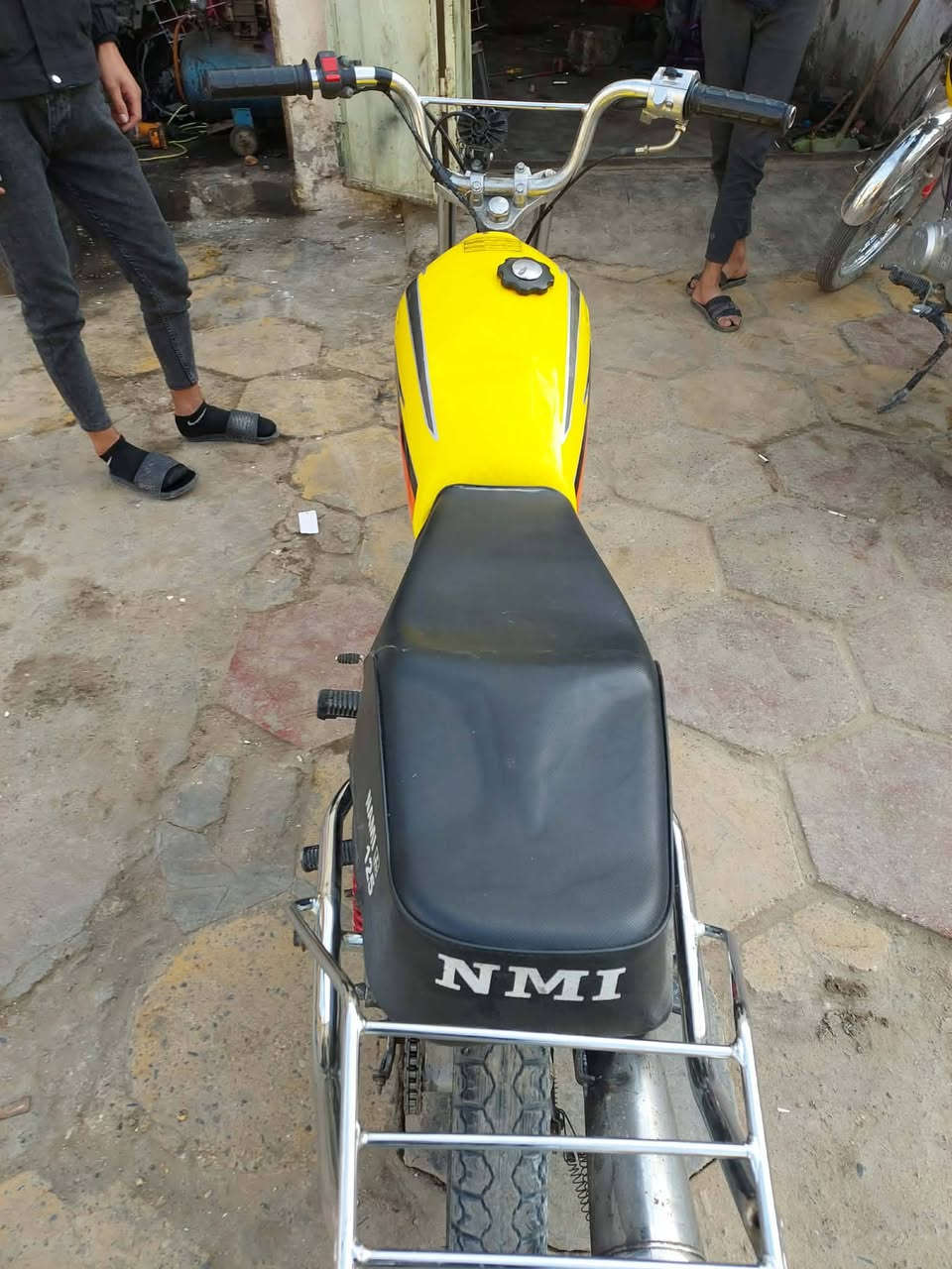 سلام عليكم دراجة رياضي للبيع اوراق بيهة محرك مفتوح موديل 18دراجة كاعدة كلشي ما يرادلهة السعر خاص او تصل عل رقم ***********
