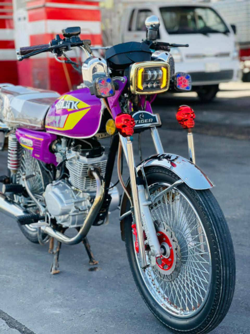 سلام عليكم تايكر موديل 24 مال جناي 
مابيها كل نقص شوفت عينك كلشي شغال
كهربائيات كلها شغاله
مكينه جيب فيتر وياك وفحص ما ممدود عليها سبانه 
ب650 وبيها مجال قليل 
المو شراي لايتصل وسوگ كلشي بي 
مكاني بابل سكندريه 
***********
