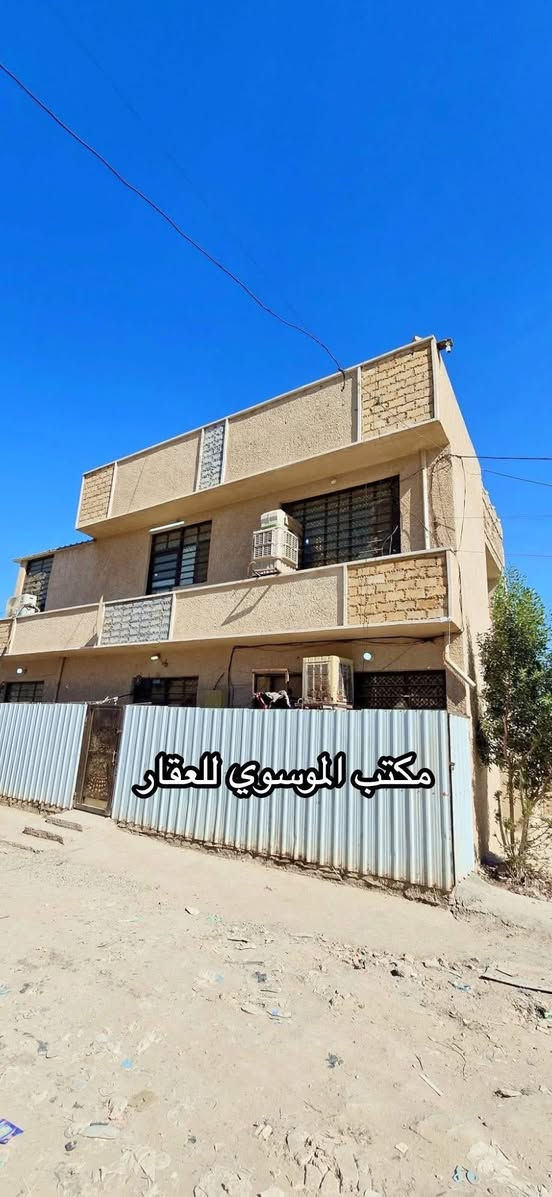 بسم الله 
مشتمل 50 متر طابو ملك صرف سكني 
استثمار او سكن 

الطابق الاول 
استقبال وصاله ومطبخ 
وخدمات وغرفه نوم جوه 

الطابق الثاني 
غرفه نوم. وبيتونه 
وغرفه نوم ثالثه سندويش 

بغداد منطقه الانتصار
  مقابيل مستشفى حماد شهاب 
قبل مرور الحسينية 

معروض حصرا لدى مكتب الموسوي للعقار 
التصنيع بدايه شارع 25 

***********
