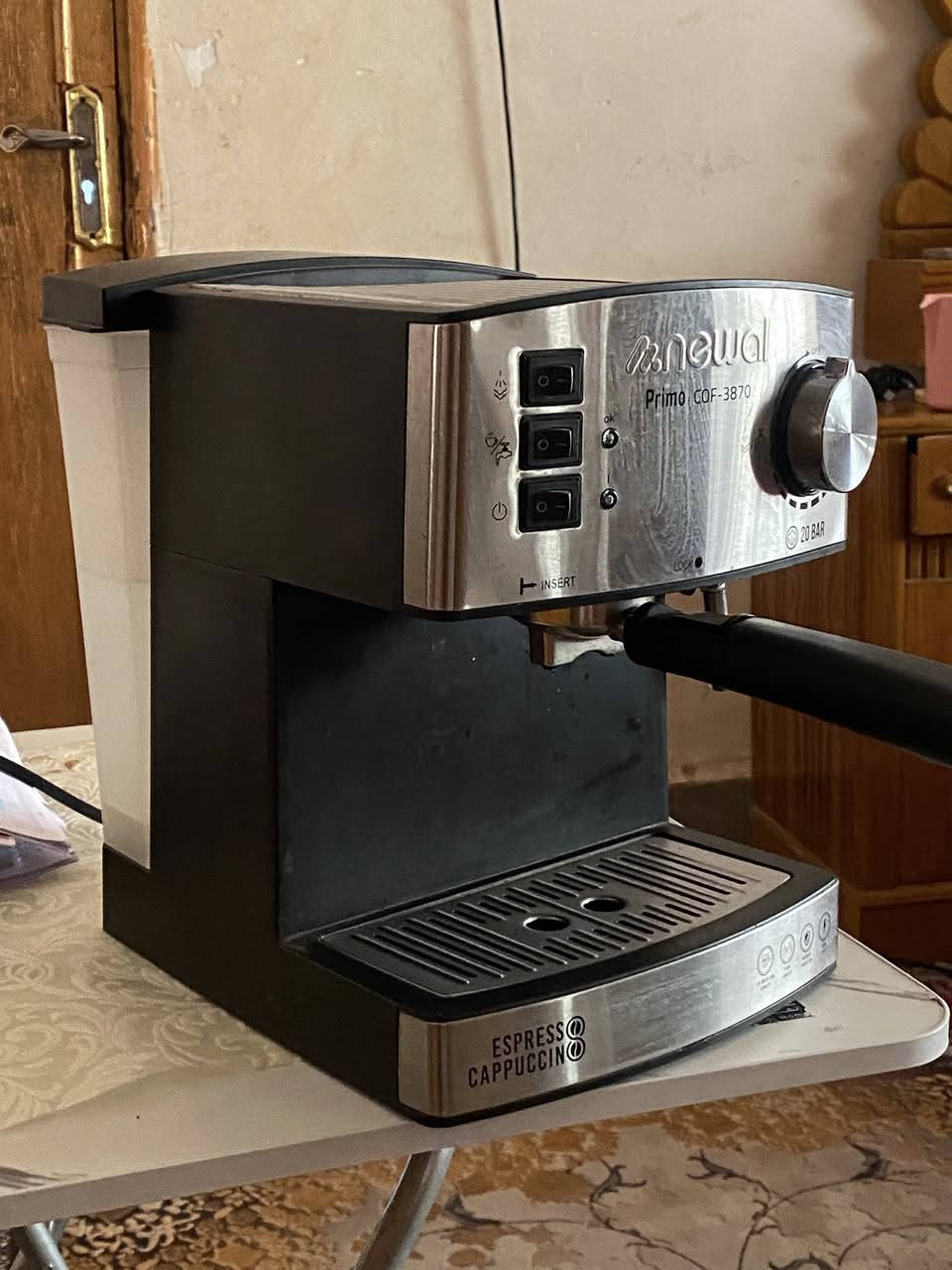 السلام عليكم
ماكنة espresso - ماركة نـوال
عصا تبخير
ضغط 20 بار 
1350 واط 
استخدام شخصي بسيط 
نظيفة جداً 
تتحمل ماء لتر ونص 
للبيع - السعر 95 والتوصيل 5 الاف
او مراوس بجنطة v60


**إذا كنت صاحب هذا الإعلان وتريد حذفه لأي سبب، رجاءا أرسل رسالة إلى الدعم الفني**