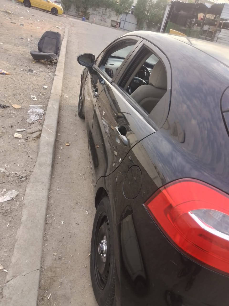 ريو خليجي فول واحد على واحد موديل ١٦ بيه بنيد وجاملغ صبخ سياره جاهز تبريد محرك دوش ١٦٠٠ كير صدر سياره كلش حلوه السعر ٨٨ وبيه مجال بغداد السيديه شارع اعداديه الصناعه ***********محمد
