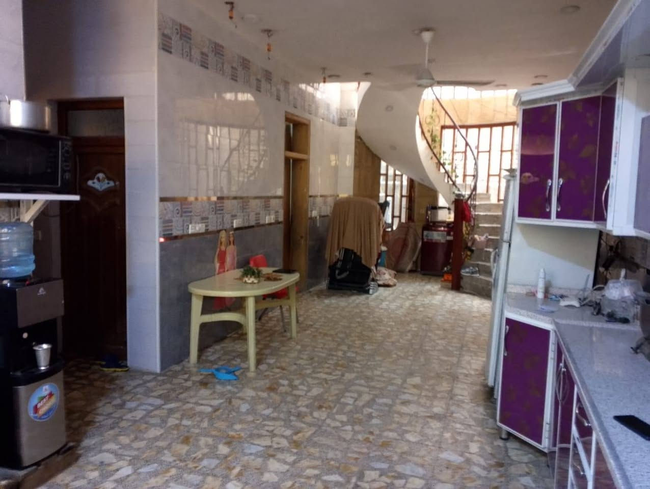 للبيع: دار حديثة وجاهزة للسكن في حي الرسالة الثالثة - بغداد

الموقع المتميز:
دار في حي الرسالة الثالثة بجوار شارع الضغط، في موقع خدمي ممتاز وقريب من مدارس:

· مدرسة سبتة الابتدائية للبنين.
· مدرسة البتراء الابتدائية للبنات.
· متوسطة أم الربيعين للبنات.

مواصفات الدار:

· المساحة: 144 متر 
· التقسيم: 4 غرف نوم + غرفة خطار + 2 حمام كامل + 1 دورة مياه (WC).
· عمر البناء: من عام 2019 (بناء حديث).
· الواجهة: 8 أمتار.
· النزال 18 متراً.

السعر: 300,000,000 دينار عراقي (ثلاثمائة مليون دينار عراقي).

للتواصل والاستفسار
***********
