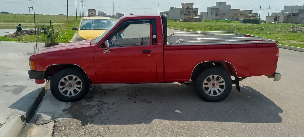 سلام عليكم بيكم للبيع 
موديل 85 
رقم مسطرة 
والسيارة مثل ما موضح بل صور وفيديو والسيارة بأسمي كلشي شرط محرك كير أكسل مصبوخه صبغ عام مكاني برطلة السعر 55 
***********
***********
