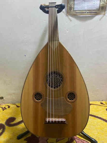 عود زرياب تركي صناعه 2023 جديد ما مستعمل معه جنطه وريشه اثنين وأوتار احتياط واستاند اريده 240 وبي مجال عندي خدمه توصيل رقم الواتساب (***********) البصرة
