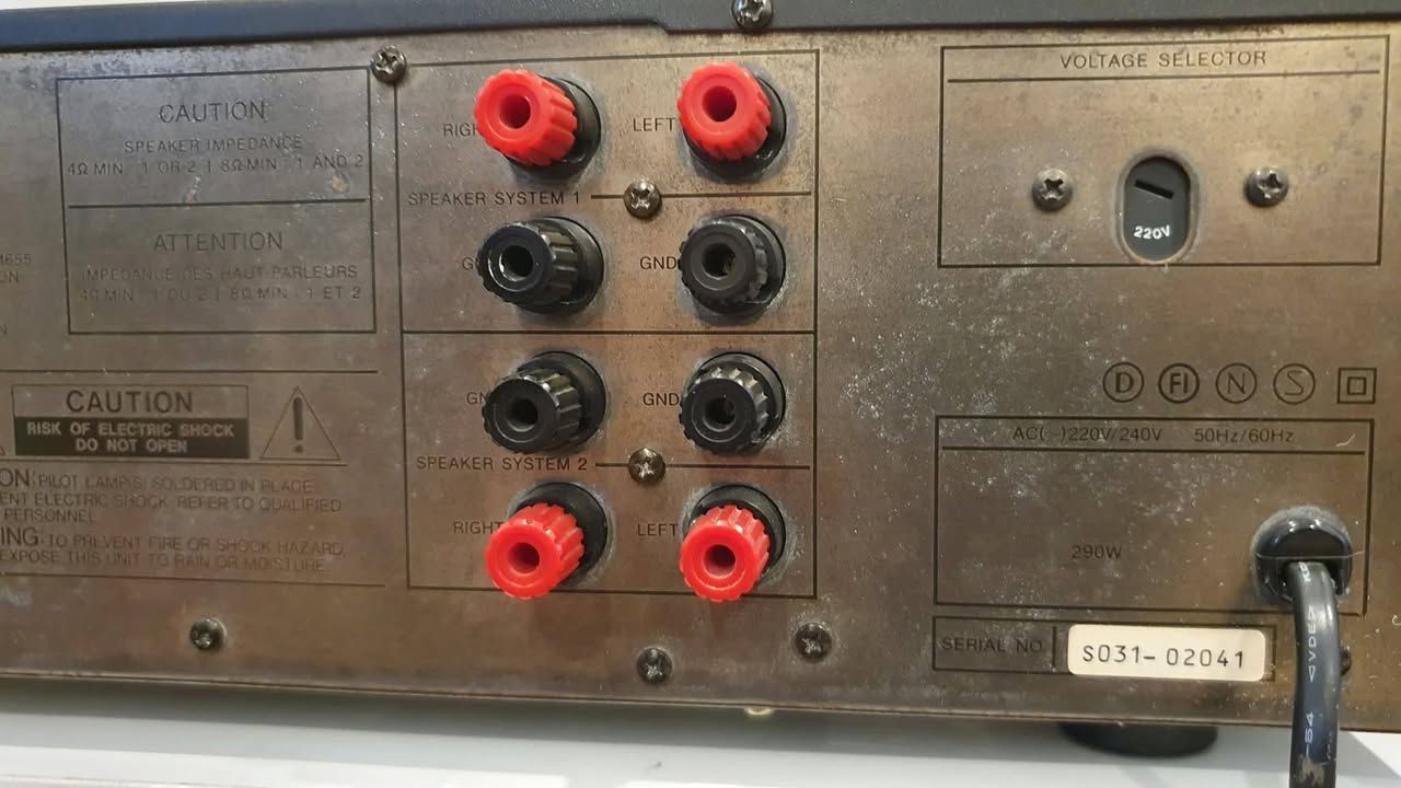 السلام عليكم 
جهاز امبليفاير من ماركة هارمان كاردون امريكي harman kardon تجميع ياباني نقاوه جدا عاليه نضافة ١٠٠%
كهرباء ٢٢٠ فولت واطيه ٢٩٠ مخرج اربع سماعات وزن ثقيل غني عن التعريف 
سعر ١٧٥ الف***********
توصيل كافة المحافظات العراق
