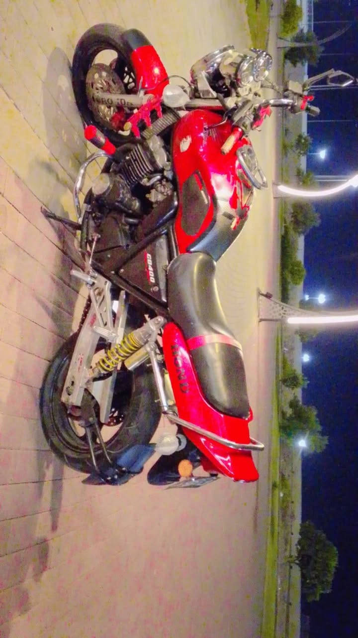 السلام عليكم
سيبي جيل اول cb400

دراجه كير مكينه مكفوله ،

كل نقص مابيها 

شرط شلعه معدل تراس للبصره 

دراجه كامله من كلشي وشوفت عينك كشرها وكلشي كدامكم نعومه نكره بكل وقت 

مكانها انبار رمادي 
سعرها مليون 600وبيها مجال للطيبين ❤️🔥

ملاحضه موشراي لأتجي وضل دور سوالف دراجه تجي تجيك وتفحص بيها اي عيب لو برغي الك كل لحق بذاك لوقت 

تواصل 

 1 : *********** خلادي

 2 : *********** ابو آدم

