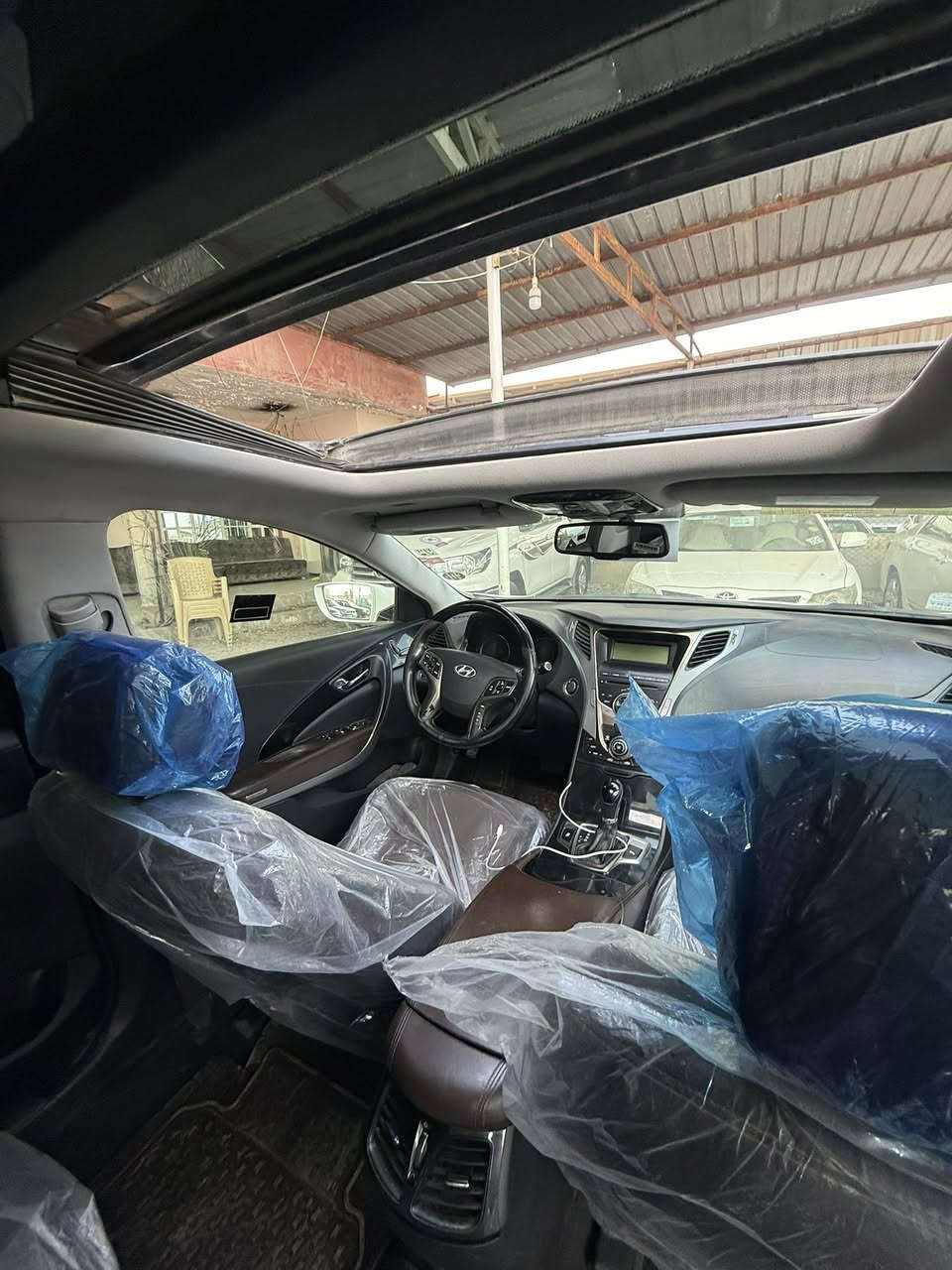 ازيره ٢٠١٣فول سياره جاهزه ما بيها نقص مكينه كير شرط محرك ٦ سلندر طخم جديد بيها بابين صبغ بدون دواخل شرط سعرها ١٣٣بي مجال ***********
