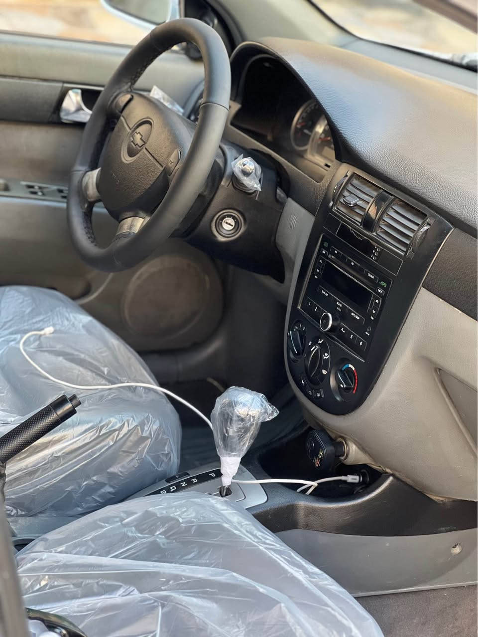 Optra 2012
گێڕ تۆماتیک تەنریت سارد گەرم بەشەرت 
مەکینە بەشەرت
بەناو خۆمە رەقم سەنوی ژینگە هەموو شتی نوێە سەیارەکە جرکەی تێدا نیە تازە پشتو پێشی توند کرایتەوە جوار تایەی مانگیگ دەبی لۆی بەسترایە سەیارەکە نمونەیە لە جوانی یەک دینار مەسرفی نیە 2 پارجەی بۆیاغە بەبی ژۆرێ بي لێدران(***********)فایبەر واتسئاپ سەعر ٨٥ مەجال أربيل, العراق
