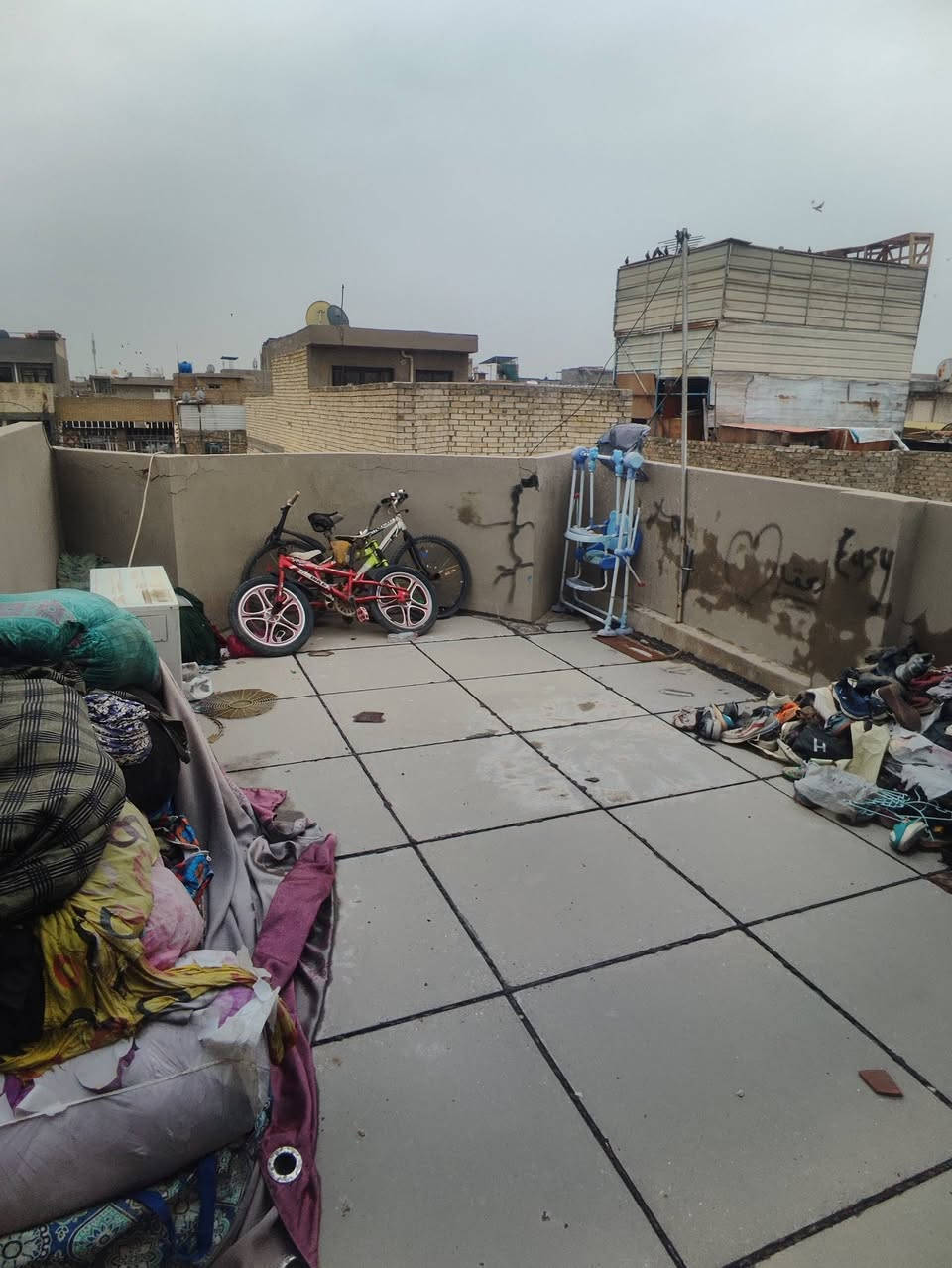 السلام عليكم منزل نصف قطعة في مدينة الصدر قطاع 11 قربه مدارس للاستفسار على هذه الرقم *********** او على الرقم الموجود في الصور
