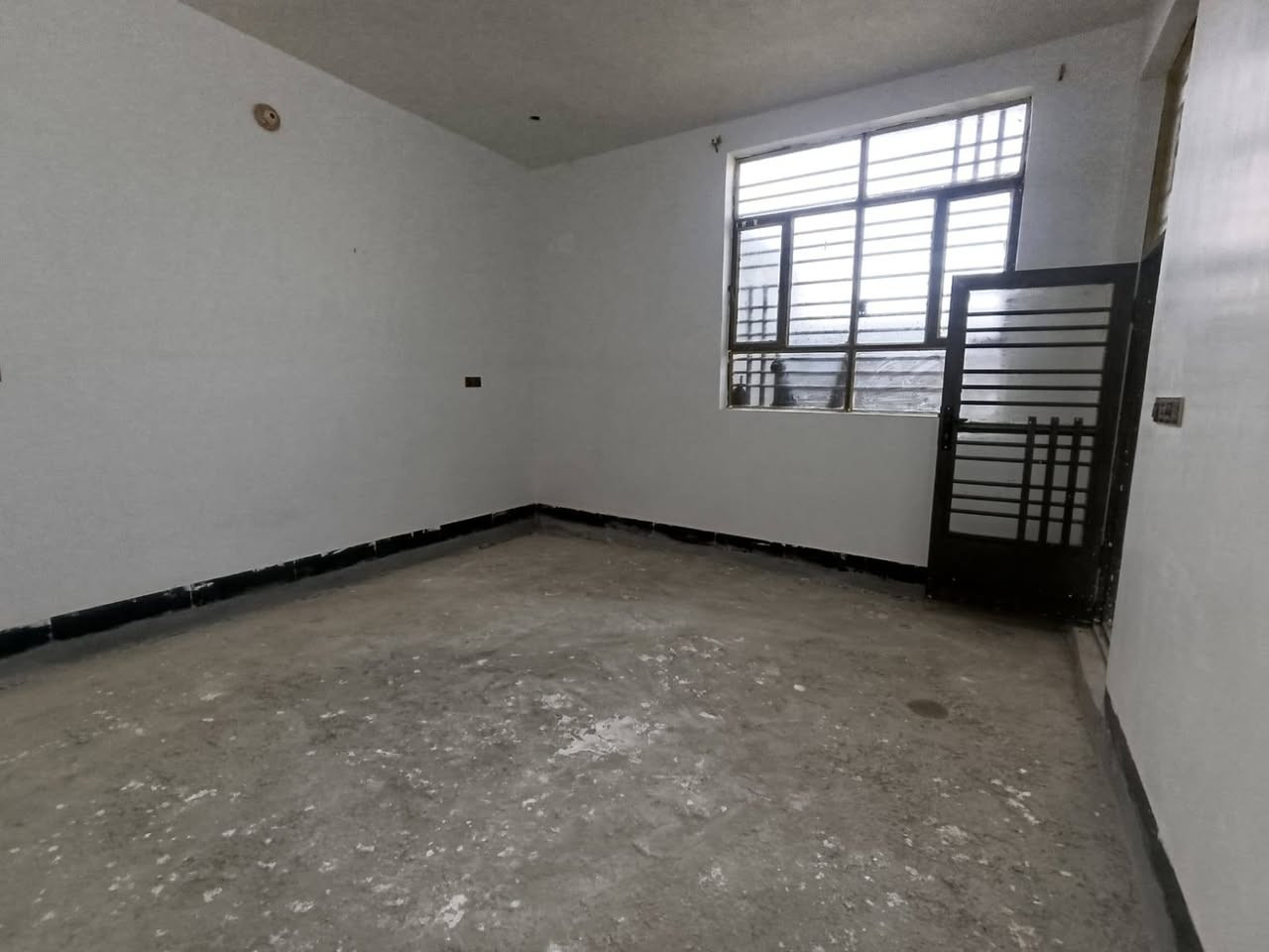 بيت للبيع أو المراوس ستوه طلعو من عنده العمال جديد مساحته 125 م طابو صرف مكانه نهاية الحولي قرب المجسر للاستفسار ***********
