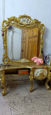 عنوان بغداد بارك السعدون 07708848805///ميز تواليت سعرها 80,000