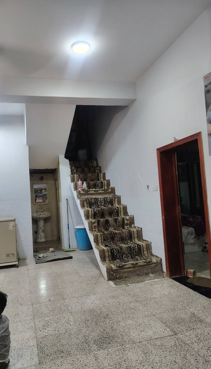دار للبيع جاهز كهرباء ماي قريب ع شارع العام مساحه البناء ٣٠٠متر المساحه الكليه للقطعه ٦٥٠متر
*********** استفسار اتصل
