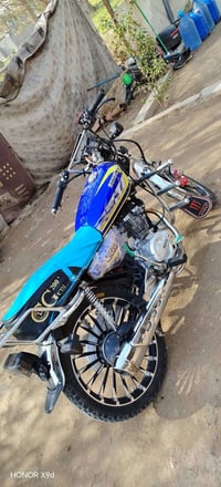 دراجة نارية • محرك ٢٠٠ • موديل ٢٥