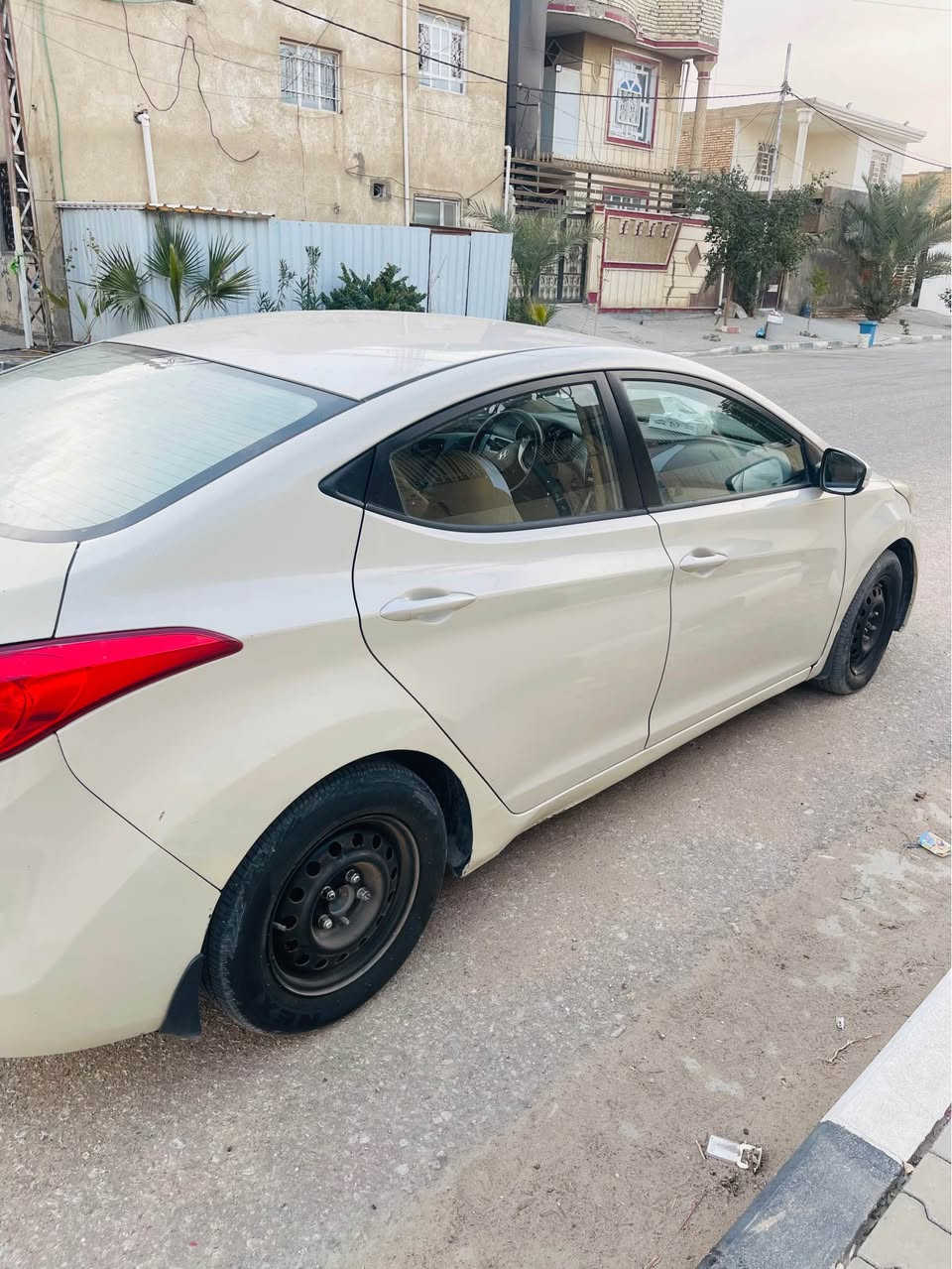 النترا 2013 خليجي 
محرك 1800 المرغوب 
سيارة نظيفة للاخير وما متعوبه كير محرك سليم وما مفتوح لابخار ولا شي 
بيها جاملغ ايمن خلفي وجاملغ ايسر خلفي فقط  
مكاني النجف حي السلام 
***********
السعر 96$ النجف, العراق
