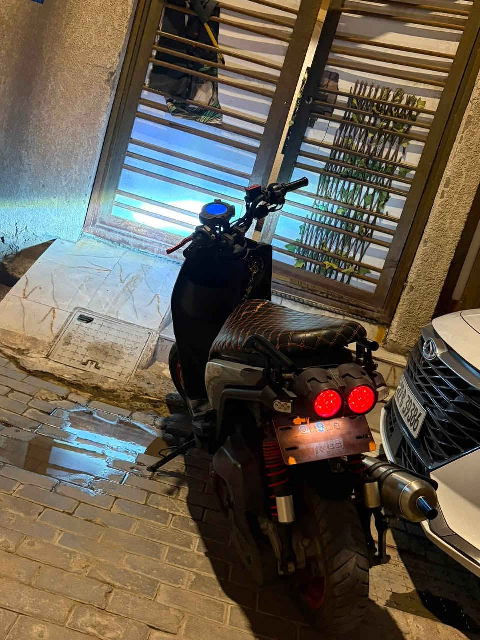 سكنس جبلي مزودة 

دراجة خير من الله كلشي بيها مرتب و مزود

الكهربائيات كلها شغالة

الدراجة مبدل بيها الكاور فقط 

مكاني البصرة التحسينية 

السعر 1.250.000 وبيها مجال للجية 
***********
