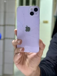 آيفون ١٤ بلس • ١٢٨ • ظهر مشقوق