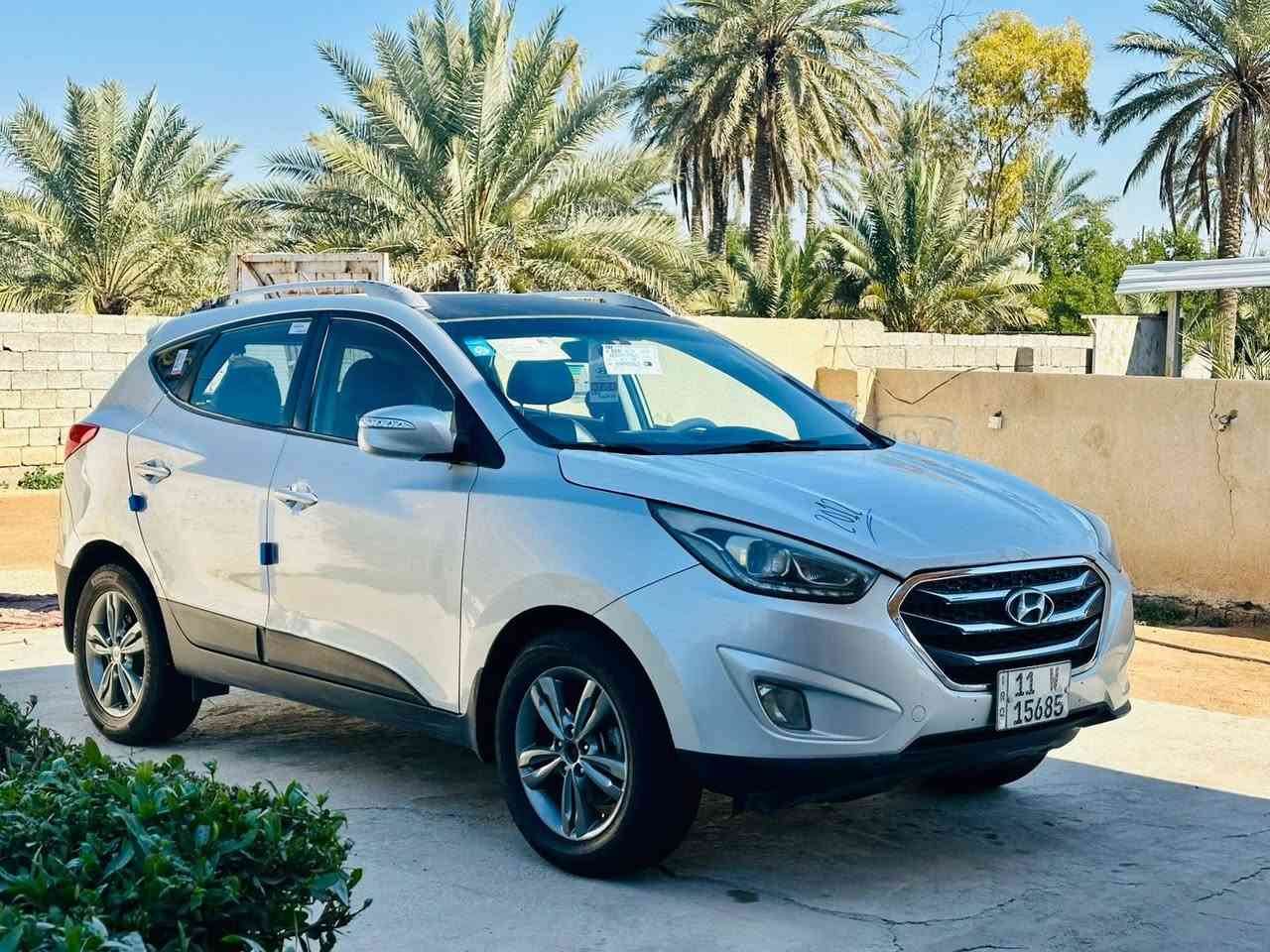 السلام عليكم 

توسان 2012 وارد امريكي بيها قطعتين صبغ جاملق و باب 

مكينه و كير كفاله حجم 2400 دوش 

ماشيه 160 ميل 

تخم تاير و صدر خلفي امامي كله جديد. 

شاشه و كامره و كروز سرعه و نضام ايكو 

جلد و نضام نحدار  اني شاد منضومه غاز 118 بيها مجال شراي *********** مكان بغداد
