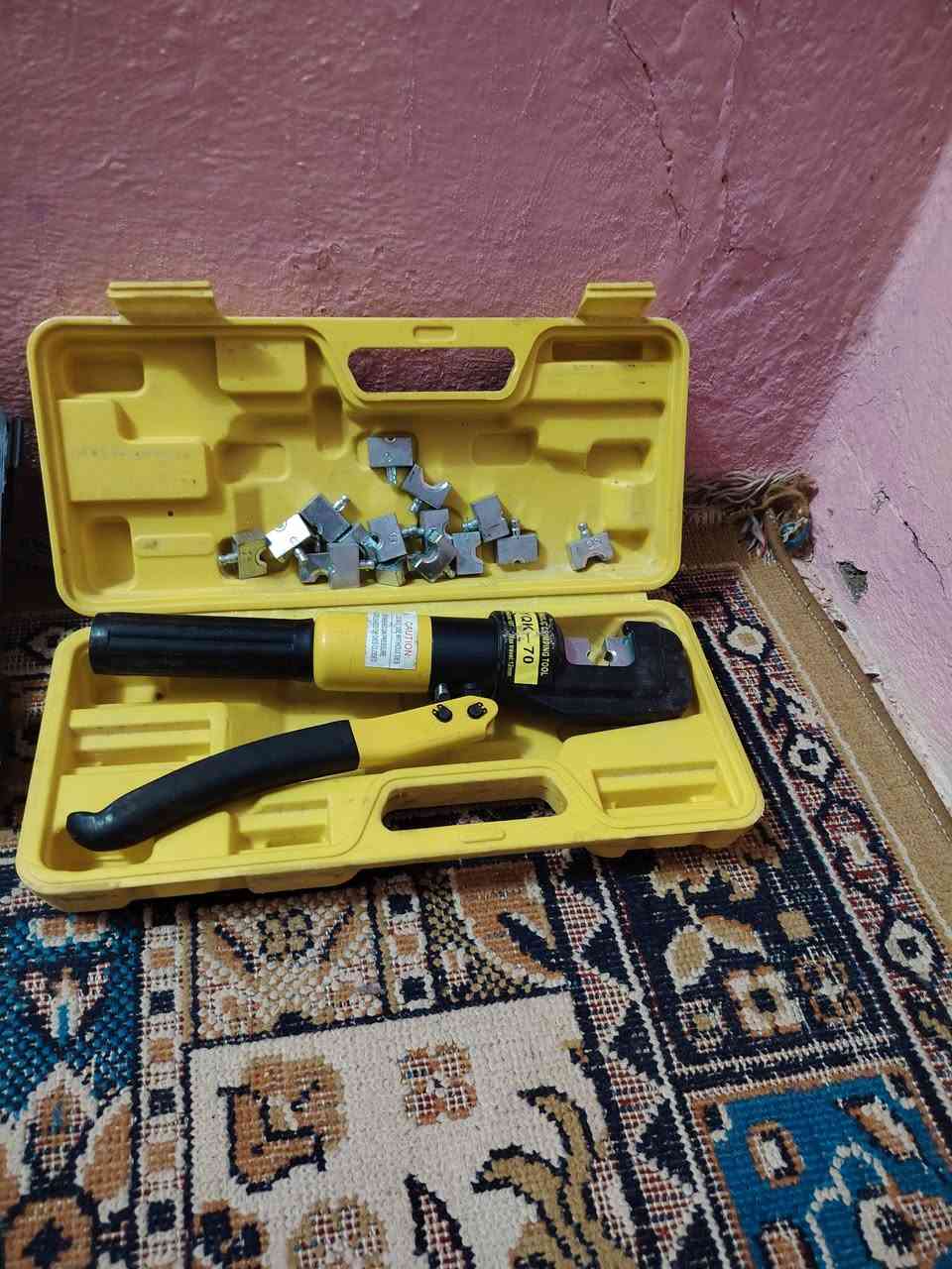 بلازمه حجم 32 جديده السعر 85 +مبرده بلاستك السعر 50 +كوسره ججم كبير جديده السعر 70 +دريل همر كسار السعر 70 +كابسه ترامل السعر 30 +دريل شحن اصلي السعر 15 *********** يوجد وتساب
