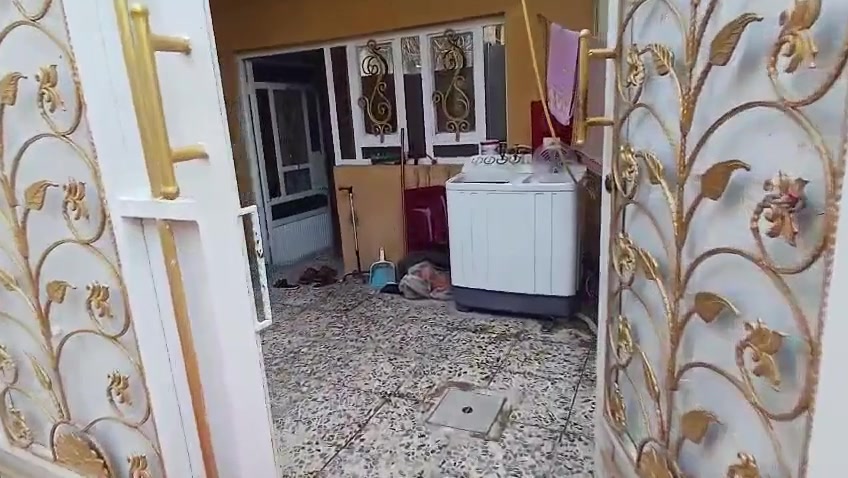 اسلام عليكم بيت للبيع مساحه 100متر 10في 10 البيت مربع كامل وجاهز لسكن غرفتين نوم حته اصطح مطبك شتايكر  موقعه مميز وبصف الركن العنوان الراشديه مقابيل القدس حي ذوالفقار طابو زراعي سند25 السعر 62مليون وبي مجال التصال *********** او خاص 
وتوجد كافت العروظ
