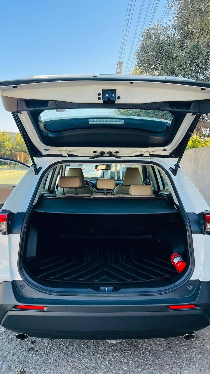 السلام عليكم
تويوتا راف فور 2024 
ضمان شركة ساز 
فول مواصفات 
محرك 2500 هايبرد 
فور ويل 
كشنات جلد 
بصمة تشغيل عن بعد 
شاحن لاسلكي 
حساس امامي خلفي 
مري شفط 
زنون امامي لد خلفي 
وضعيات قيادة كروس سرعة 
شاشة كاميرا 
فتحة 
قطعتين تبريد
 السيارة جديدة ماشية 22 الف
 بدون صبغ بدون بارد 
مغلفة PPF بالكامل 
مكان السيارة بغداد 
السعر 300 وبيهة مجال 

للاستفسارالاتصال 
***********
***********
