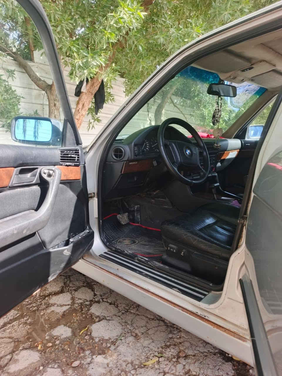 السلام عليكم ٥٢٥ لون سلفر رقم دهوك كير ومكينه بجيس حداديه تخم تاير برغي ما نقصها
السياره احلا من الصوره بلواقع مداور ثاني يوم ٧٠ وبيها مجال شويه حك الجيه.   ما متواجد بلفيس خابرني وتدلل مكاني بابل حله مركز  ***********
