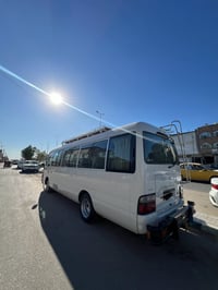 السلام وعليكم كوستر مديل 15 جاهزه للخير كفاله سياره بيها فقط صخه موضحه...