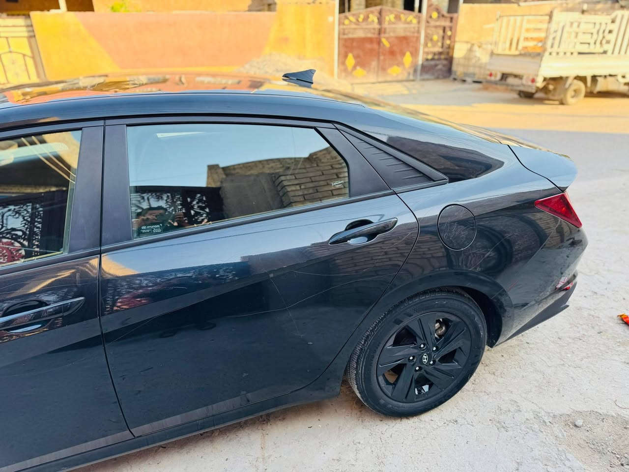 السلام عليكم الانترا للبيع وراد أمريكي موديل 2023 بدون رقم سياره حادثه بنيد تبديل بارد بل جاملغات وبيهه بل قماره ضرر مال تحميل تجي وشوف كدام العين بيهه شخوط
سياره بصمه 
كامره دواره 
رادار امامي خلفي 
كير محرك كفاله 
تخم تاير جديد صدر جديد 
السياره ماشيه 50 الف 
العنوان بغداد الحبيبيه
رقم ***********
