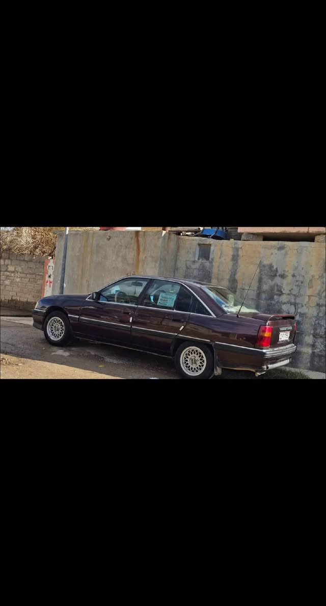 اوميكا للبيع 
محرك 20
جماليه مصبوغه بدون ضربه 
رقم نينوى دولي لل ٢٩ 
بسمي السياره 
كير ومحرك شرط 
السعر ٣٥ وبيها مجال 
***********
