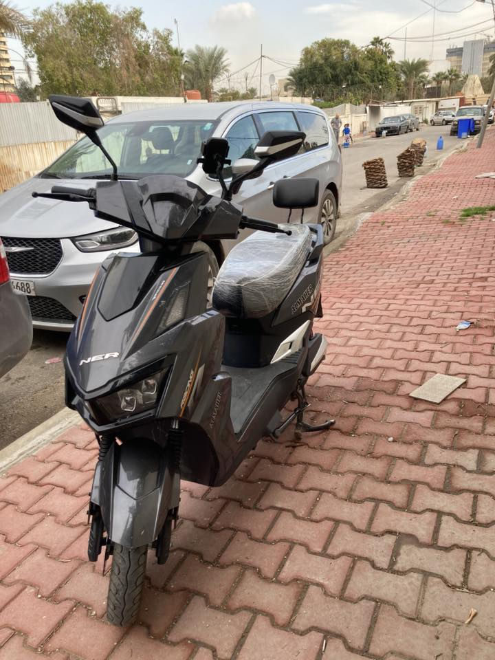 السلام عليكم دراجه شحن للبيع الدراجه كلش نظيفه و معتني بيها إلى درجه شوفت عينكم الدواجه شخط واحد مابيها كلش حلوه و نظيفه بطاريات سته كبارررر بيها نظام بك و نظام بارك و اشاير يمنه يسره بريكات هايدروليك و بيها مساحه تخزين جبيره و بيها جوزه قاطع دوره الدراجه خير من الله  السعر 650 و بيها مجال 
مكاني بغداد قرب منتزه الزوراء 
للاستفسار ***********
