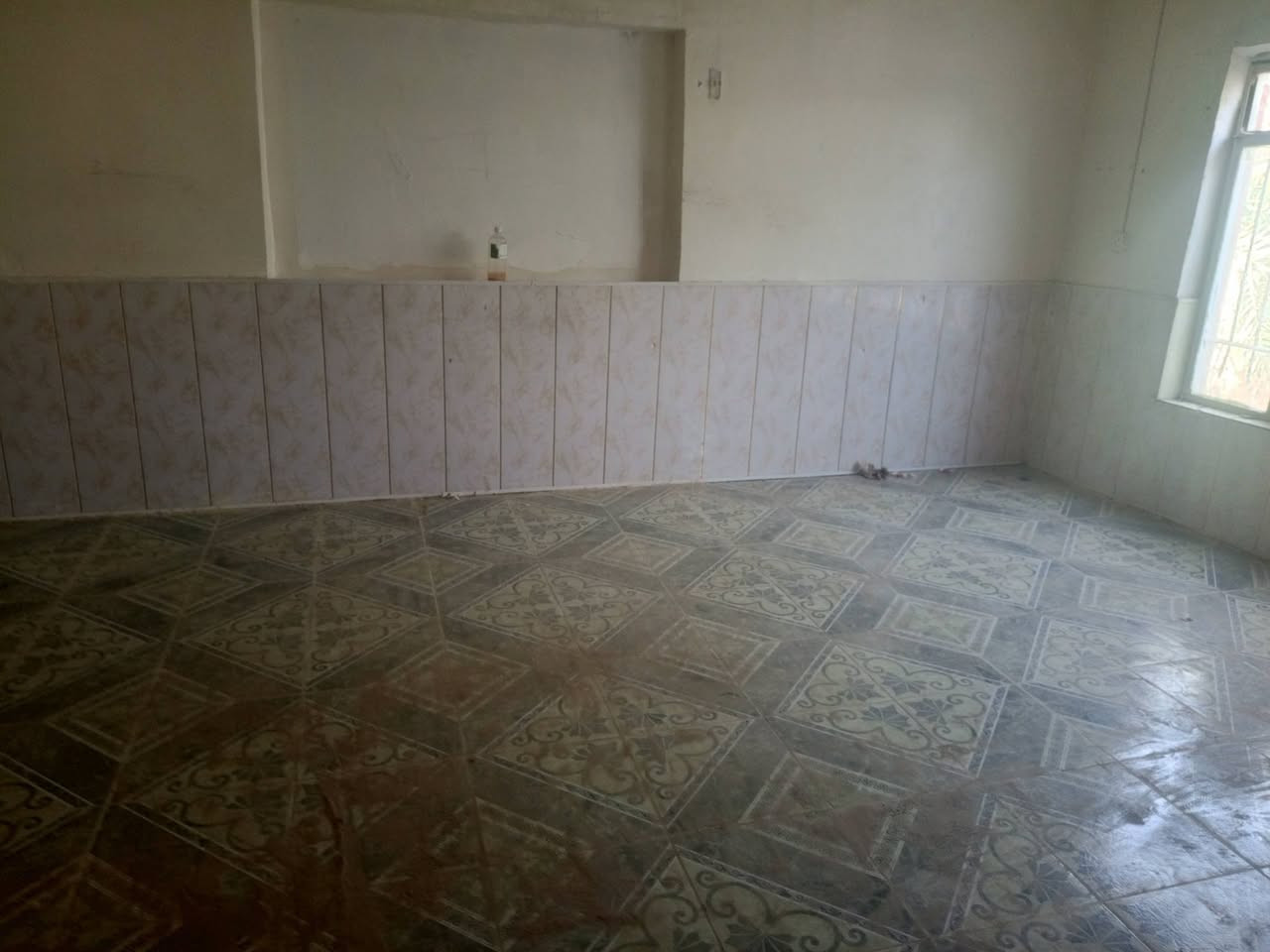 دار سكن المساحه 260 متر
يقع في حي العسكري الرابع خلف ابو الطرشي 

يحتوي على خمس غرف نوم وصاله عدد 2 وبراني 

باقي التفاصيل ***********
