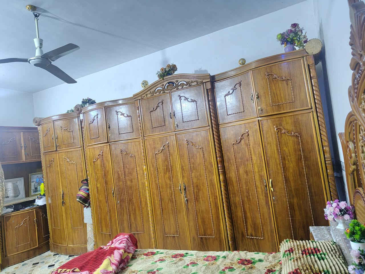 السلام عليكم غرفه اخشاب للبيع السعر 800 غرفه نظيفه رقم الهاتف ***********
