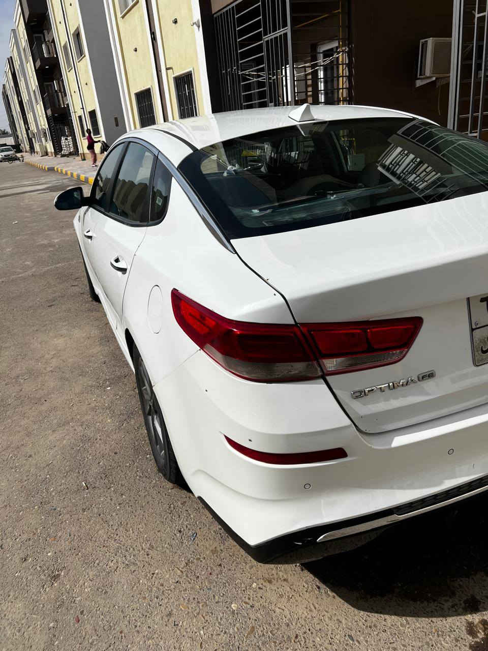 السلام عليكم 
️ كيا اوبتيما ٢٠٢٠ أمريكي للبيع
▫️ ماشيه ٨٨ مايل 
▫️ إيرباك سليم، شواصي لغود كله سليم
▫️ كير ومكينة كفالة

▫️ رقم شمالي تحويل وكالة
▫️ السنوية بعدها

▫️ مواصفات السيارة:
▫️ أشاير بالمراي
▫️ رادار أمامي
▫️ شاشة كبيرة
▫️ شاشة أعطال
▫️ ليدات أمامية وخلفية
▫️ تحكم ستيرن
▫️ بلوجكتر زينون
▫️ كاميرا خلفية
▫️ رادار جانبي
▫️ 3 أنظمة قيادة
▫️ تحديد مسار
▫️ CarPlay
▫️ سايد بريك بالرجل

▫️ السعر ١٦٢  وبيه مجال بسيط جدًا

▫️ العنوان: بغداد – مجمع الزيتون السكني 
▫️ ***********
