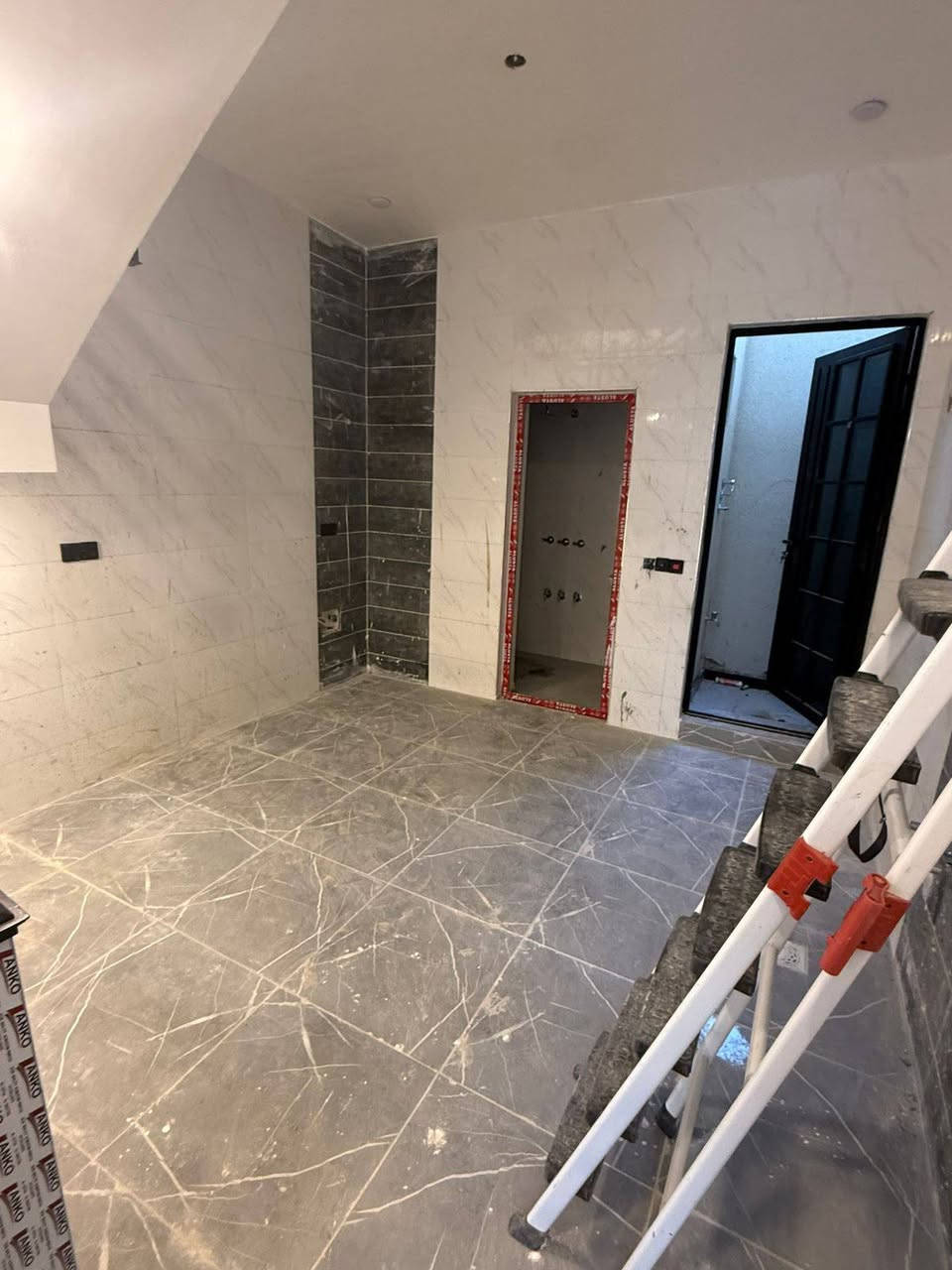 أرخص من هيجي🏠 عقار متلكه ع شارع 15متر أمامك ماكو جيران💯🏠
دار للبيع زيرو قيد الإنشاء
مساحه 50متر زيرو
يحتوي على 3طوابق 
3غرف نوم صحيات عدد 2 
صاله مطبخ بيت فول مواصفات 
واجه مرمر أرضيات مرمر
أبواب قاصه شبابيك المنيوم 
موقعه حي الجهاد ضباط شهداء يبعد عن شارع العام 10متر  بصف الركن 
الاستفسار اتصل 🗣📲📞***********
***********
زورو موقعنا الكائن حي الجهاد شارع 60 مجاور مدرسه طيور الجنة
