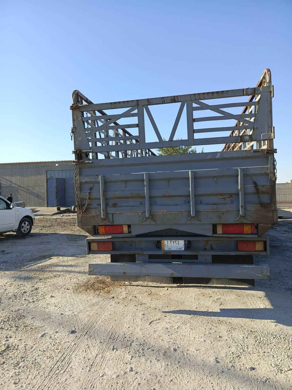 السلام عليكم عربانة شاصي سيكام عبار تخم تاير جناب جدد ابريك بل المكان طول 12 ونص عدل مكفولة كفالة عامة انشرة اكثر تفاصيل اتصل على رقم الهاتف *********** السعر 80 بيه مجال
