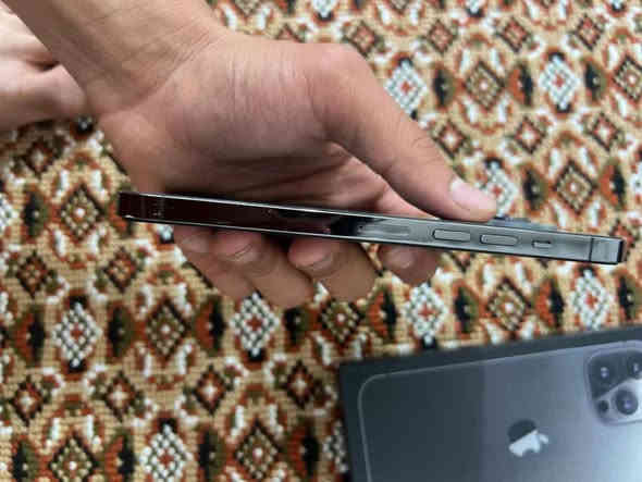 iPhone 13 Pro Max
ذاكرة 256 
أمريكي 
بطارية ٩٢
الجهاز نظيف 
رقم صاحب الموبايل 
***********
