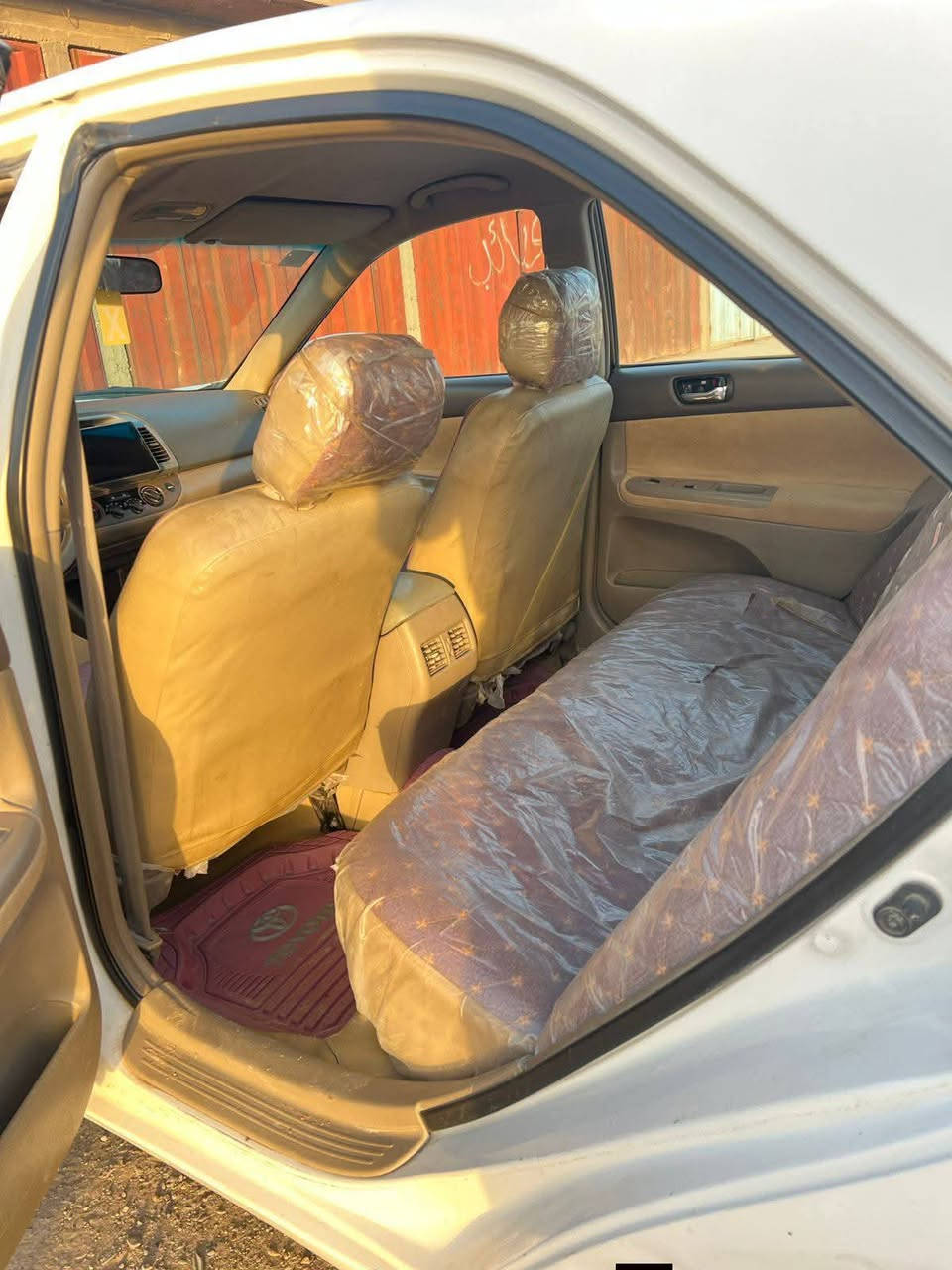 السلام عليكم 
للبيع 
كامري 2004 
محرك 2400
كير محرك شرط 
رقمها بغداد السنوية لل2030
شرط التحويل 
وسونارها مرفق بل منشور 
السعر 86 وبيها مجال 
للاستفسار 
***********
