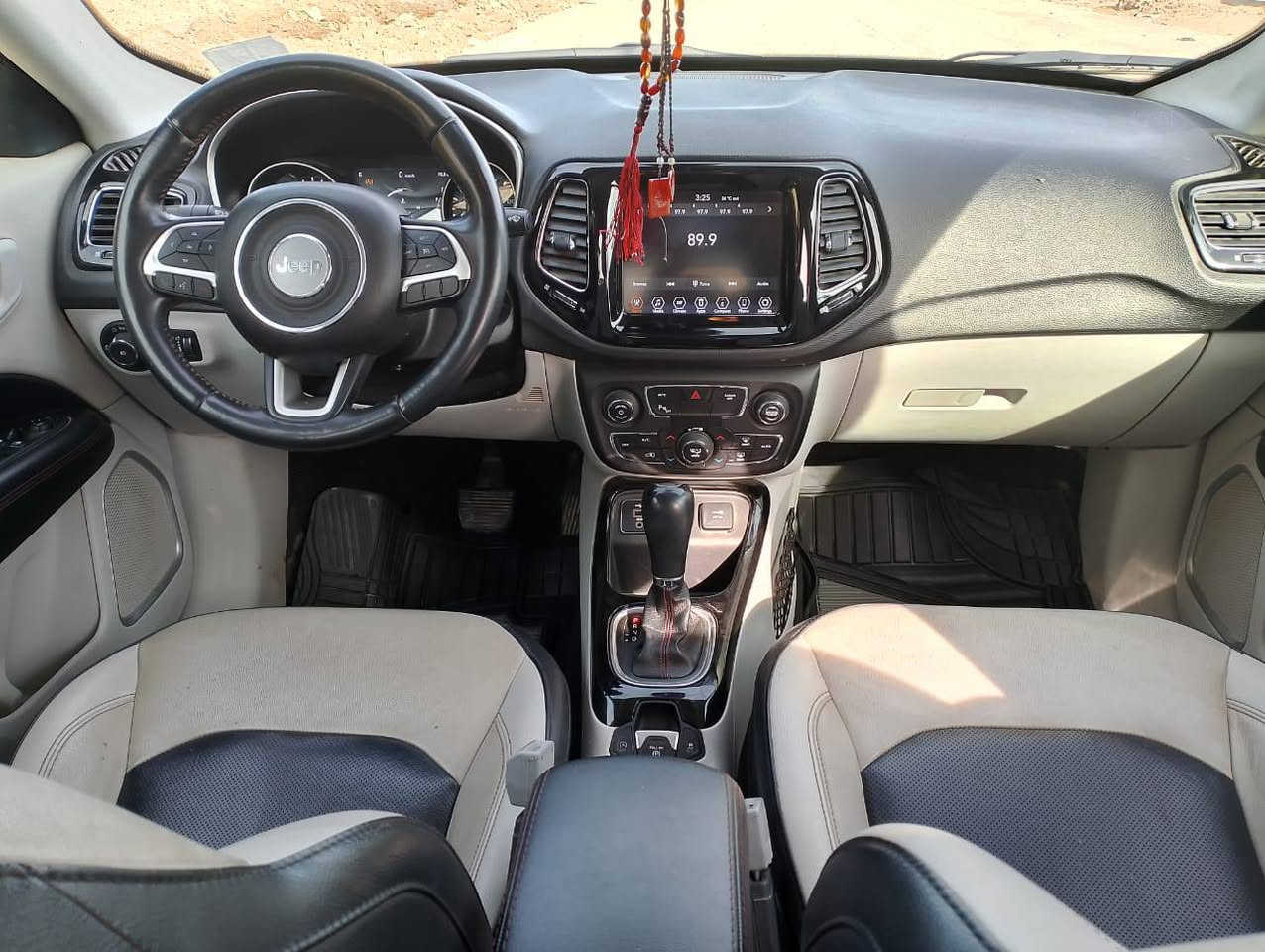 السلام عليكم
جيب كومباس ٢٠١٩ ابيض بلاك
 مرقم ذي قار مشروع وطني ب اسمي للبيع  
‎2019:الموديل 
ضربتها جاملغ فقط جهة السائق 
عداد المسافة: 150 ألف كيلو قابل للزيادة 
اللون : ابيض بلاك توب
مكان السياره : ذي قار
‎ الــمــواصــفـــات :- فول مواصفات  ١/١ 
مثبت سرعة
نقطه عمياء
مانع انزلاق 
اوتو ستوب 
بصمة
تبريد قطعتين
فول تحكم ستيرن 
سايد بريك بصمة 
رادار 
حساس خلفي وكامرة دواره ٣٦٠ 
كشنات جلد وكرسي السائق كهربائي 
شاشه لمس كبيره
تدفئة كراسي وستيرن
العديد من المواصفات غير مذكورة 
السعر: 140 وبي مجال
تفاصيل اكثر: 
اتصال وبي واتس اب
***********

*التبريد بيها ما يشتغل حاليا*ض
