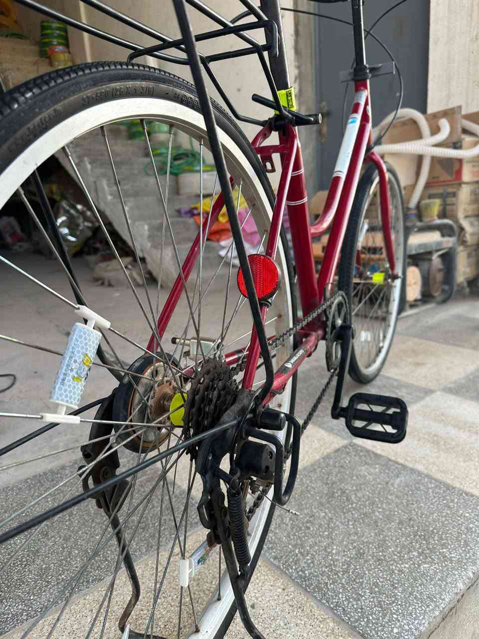 باسكي للبيع مقفول من عدش الخط مبدل شوب قدام بايسكل جديد موديل 13 حجم 26 خابرني واتساب 

‏‪0775 916 6534‬‏
