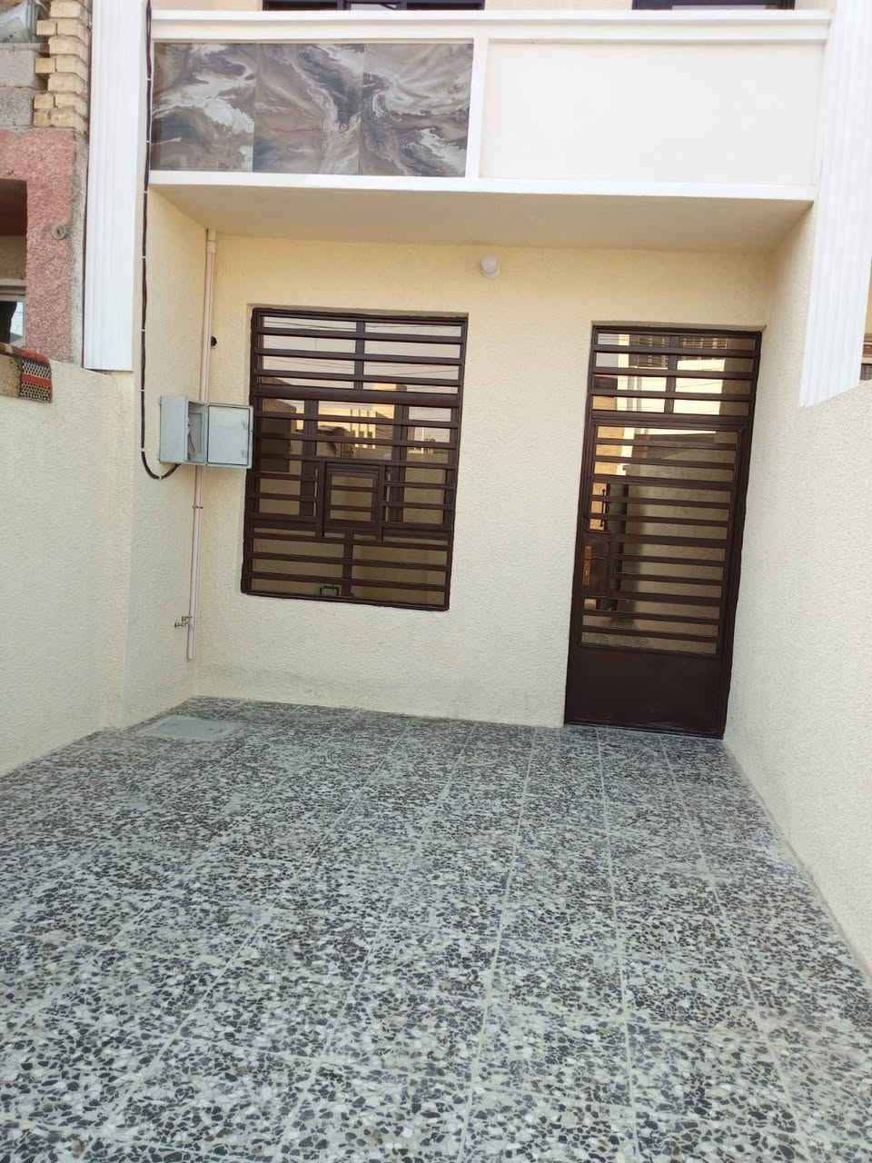 سلام عليكم 
دار للبيع مساحه 100 متر ( طابو ملك صرف )

يحتوي على 
استقبال 
ومطبخ هول 
و2 غرف نوم 
وصحيات 

متوفر كافة الخدمات 

الموقع بغداد الانتصار مقابيد مستشفى حماد شهاب طريفةق الشعب الحسينيه  
معلومات اكثر 📞📞
***********
