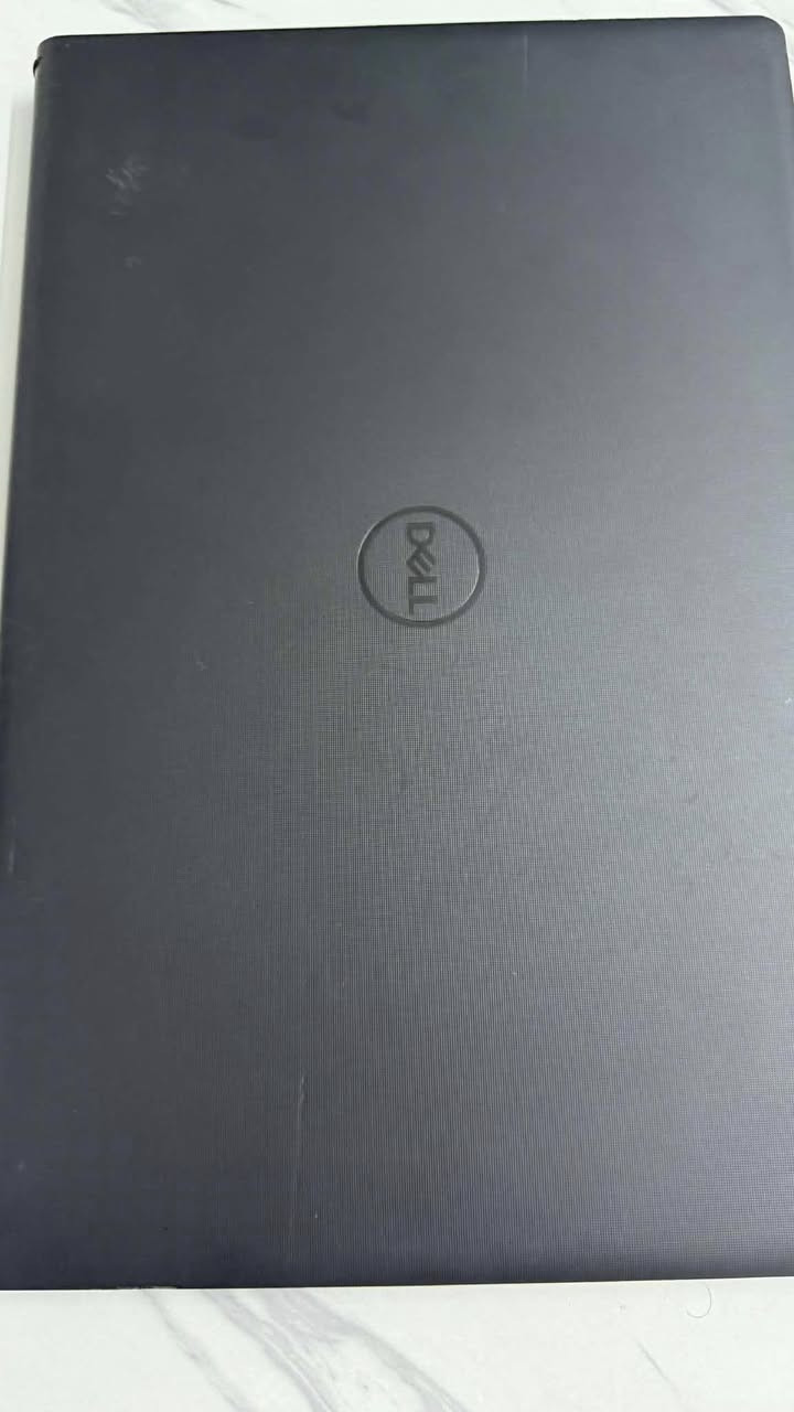 DELL VASTRO 15 3510
Core i5 11 gen G7 
جيل 11 معالج فئة g7
Ram 16 GB DDR4 
Hard 256 ssd 
كارت شاشة خارجي 2GB نيفيديا 
كارت شاشة داخلي 8GB مجموع 10GB
حجم شاشة 15.6 
بيها منافد HDMI + type C + USB2+USB3 + LAN+ SD 
بيها كسرة بسيطة ماماثرة بس قبغ قلابات مكسورات 
سعرها كلش مناسب 250 الف مكان 
تجي وياها حقيبة 👜 + شاحنة اصلية 🔌 + ماوس 🖱️
يوجد توصيل لكافة محافظات مجاني


**إذا كنت صاحب هذا الإعلان وتريد حذفه لأي سبب، رجاءا أرسل رسالة إلى الدعم الفني**