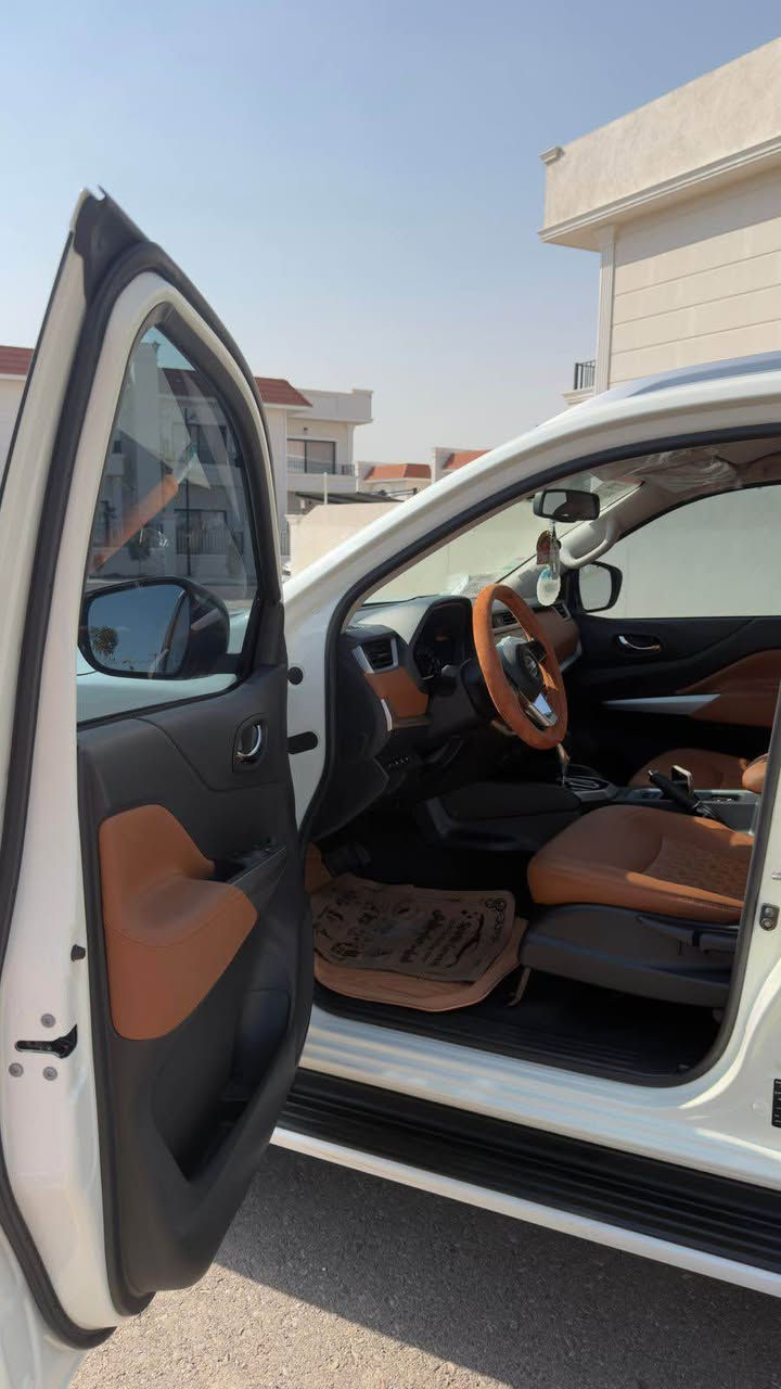 وكالة السور - Titanium 
نيسان اكستيرا موديل ٢٠٢٤
فول مواصفات تيتانيوم 
كشنات جلد برتقالي بقلاوة 
تبريد مركزي منفصل بلسقف 
بصمة وتشغيل عن بعد 
حساسات خلفية 
شاشة كبيرة 
٧ مقعد 
ويل كروم 
لايت زينون ٤ عدسات 
باك لايت ليد 
سيارة عالية للطرق الوعرة وعملية بامتياز 
كير ATF 
محرك 2500 
ماشية 5 الاف كيلو فقط بعدها زيرو 
سيارة بيها كتاب تضليل 80% 
و عليها رقم مميز 
وباسمنا السيارة وكالة وتحويل بشرط 
بيها ٣ سنوات او ١٠٠ الف كيلو تبديل زيوت وفلاتر وكل الصيانة مجانية 
وضمان شركة ايضا ٣ سنوات شامل كل شي شركة نيسان السور 
درع امامي وخلفي مشدود عليها 
السعر المطلوب : ٢٩٠ ورقة وبيها مجال 
مكان السيارة : اربيل 
للتواصل : *********** واتساب أربيل, العراق
